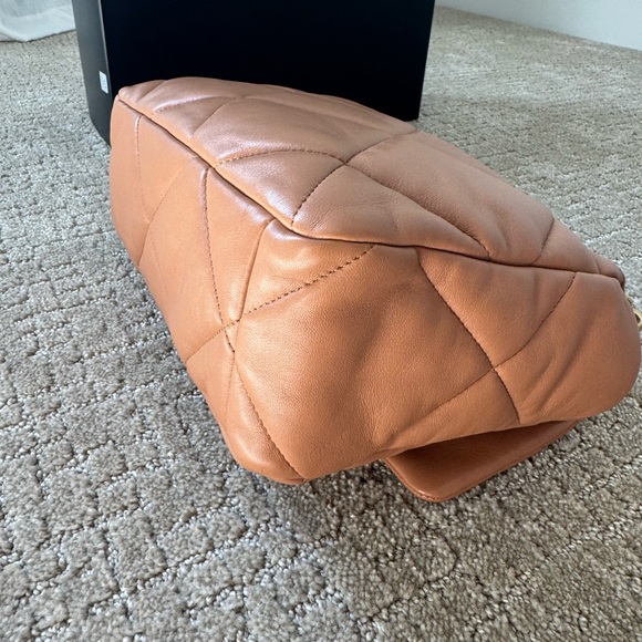Chanel 19 21P Caramel Quilted Lambskin Shoulder Bag - Picture 6 of 8